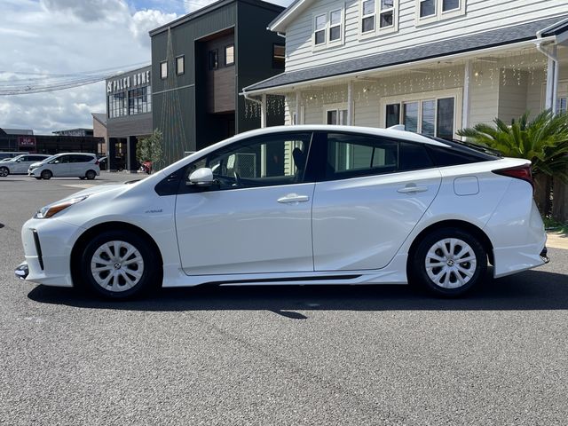 TOYOTA PRIUS 2019