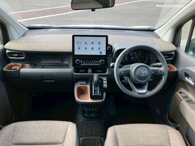 TOYOTA SIENTA HYBRID 2024