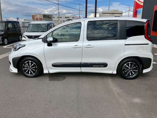 TOYOTA SIENTA HYBRID 2024