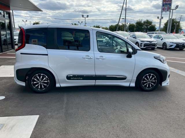TOYOTA SIENTA HYBRID 2024