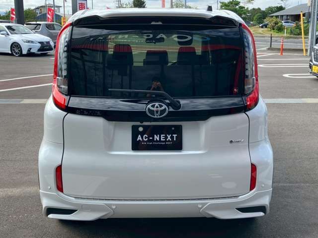 TOYOTA SIENTA HYBRID 2024