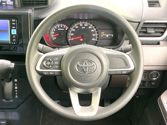 TOYOTA ROOMY 2023