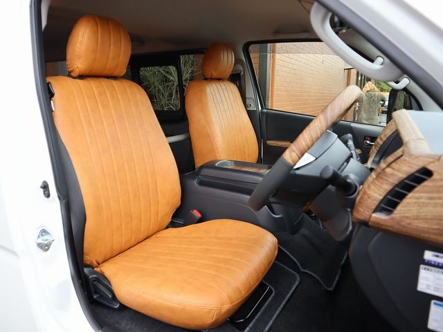 TOYOTA HIACE van 4WD 2023