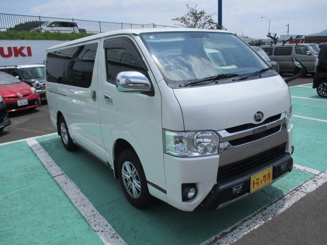 TOYOTA HIACE REGIUS WGN 4WD 2018