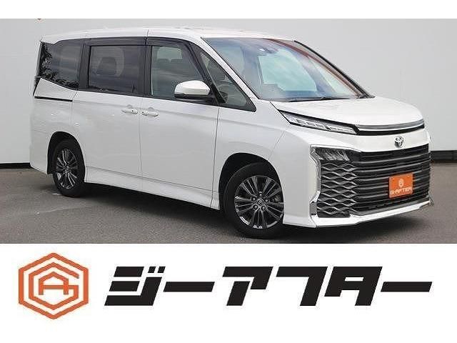 TOYOTA VOXY 2023