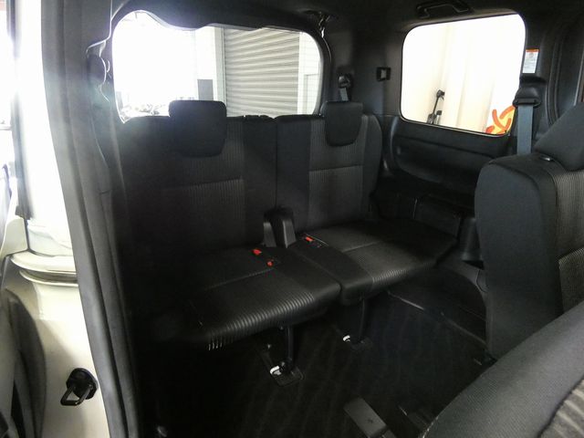 TOYOTA NOAH 4WD 2018