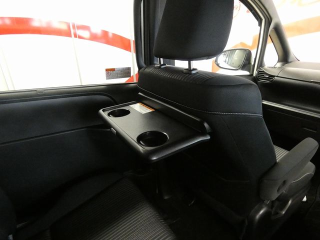 TOYOTA NOAH 4WD 2018