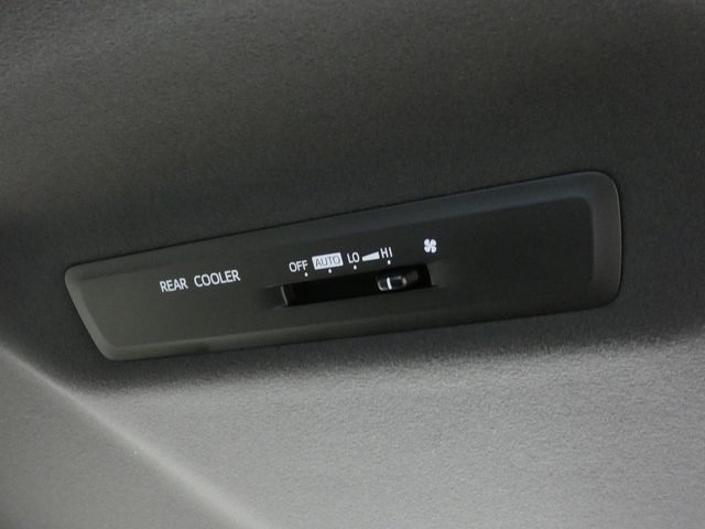 TOYOTA NOAH 4WD 2018