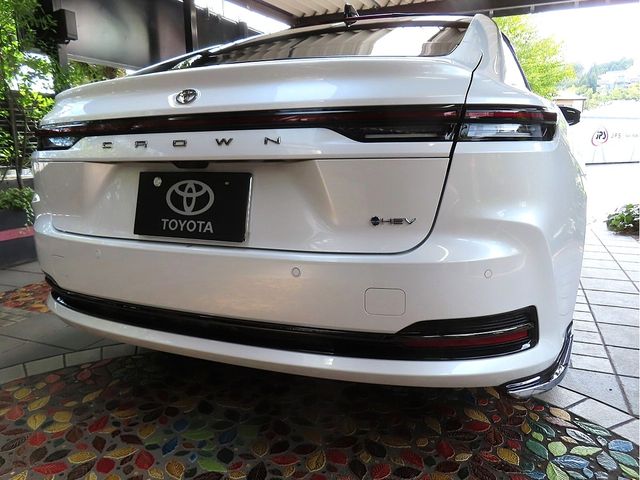 TOYOTA CROWN sedan hybrid 2025