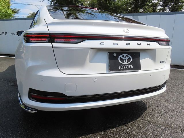 TOYOTA CROWN sedan hybrid 2025