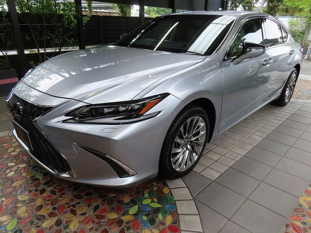 TOYOTA LEXUS ES300h 2024
