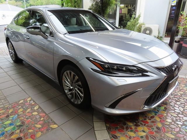 TOYOTA LEXUS ES300h 2024