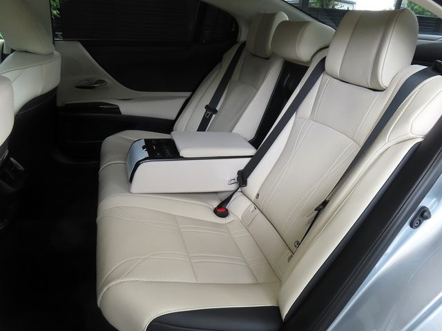 TOYOTA LEXUS ES300h 2024