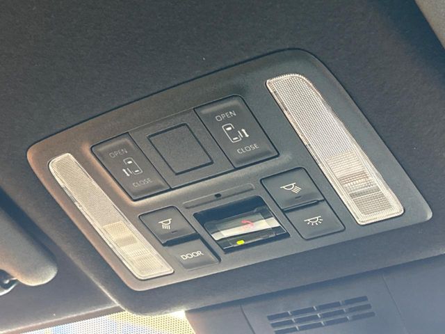 TOYOTA VOXY HYBRID 2024