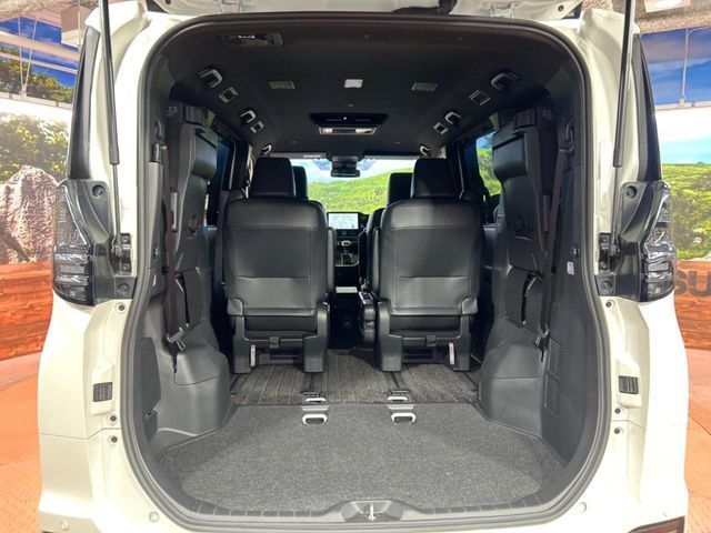 TOYOTA VOXY HYBRID 2024