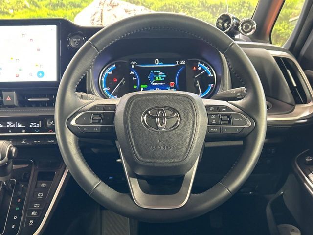 TOYOTA VOXY HYBRID 2024