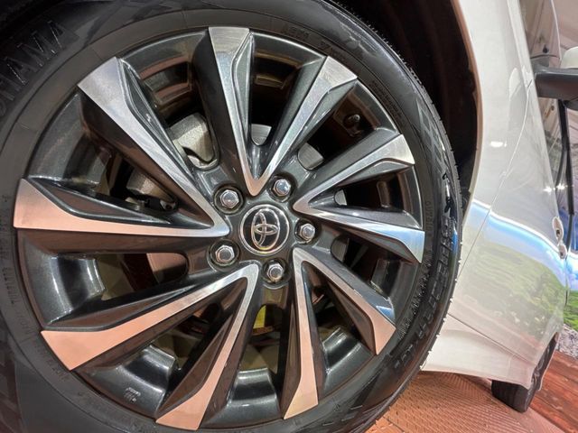 TOYOTA VOXY HYBRID 2024