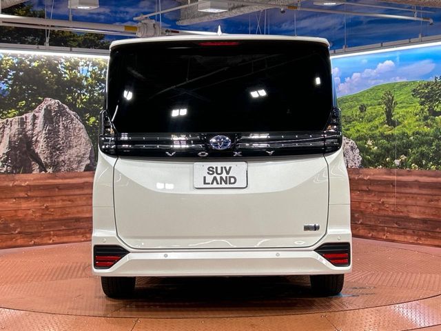 TOYOTA VOXY HYBRID 2024