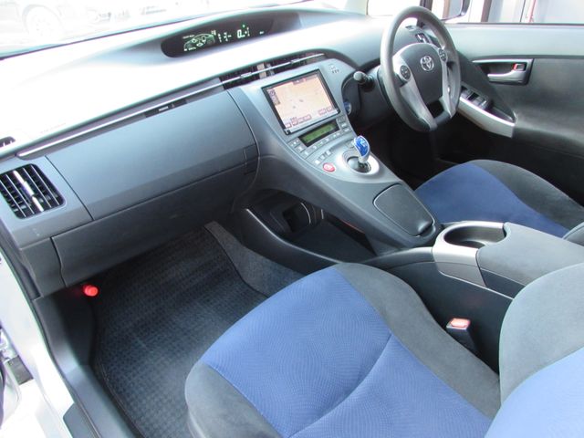 TOYOTA PRIUS 2014