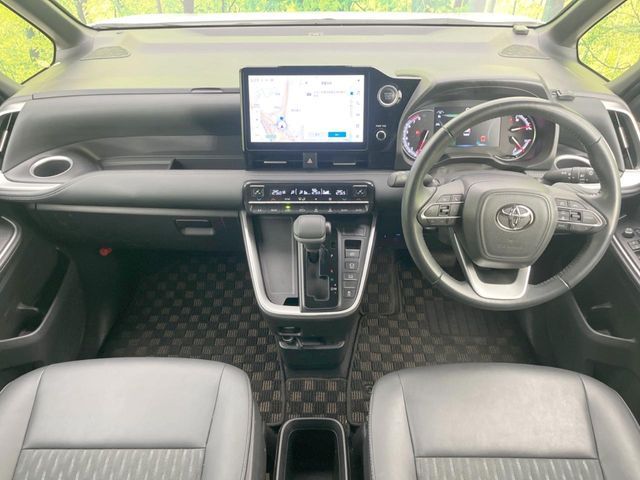 TOYOTA NOAH 2022