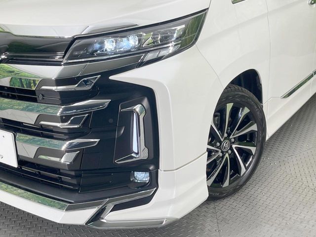 TOYOTA NOAH 2022