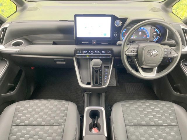 TOYOTA VOXY HYBRID 2023