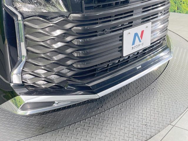 TOYOTA VOXY HYBRID 2023