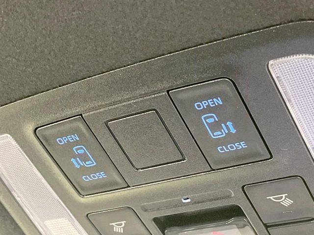 TOYOTA VOXY HYBRID 2023