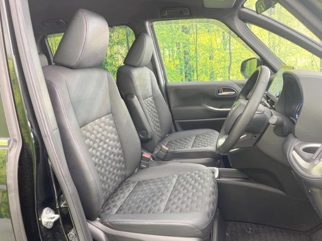 TOYOTA VOXY HYBRID 2023