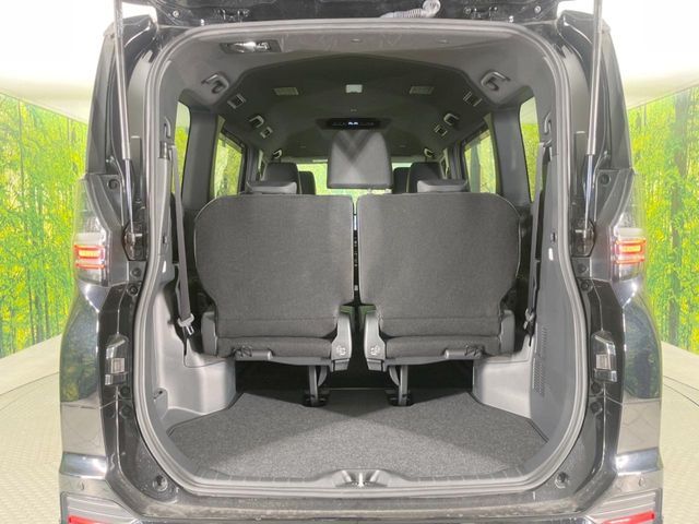 TOYOTA VOXY HYBRID 2023