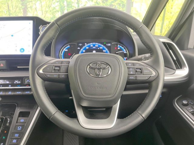 TOYOTA VOXY HYBRID 2023