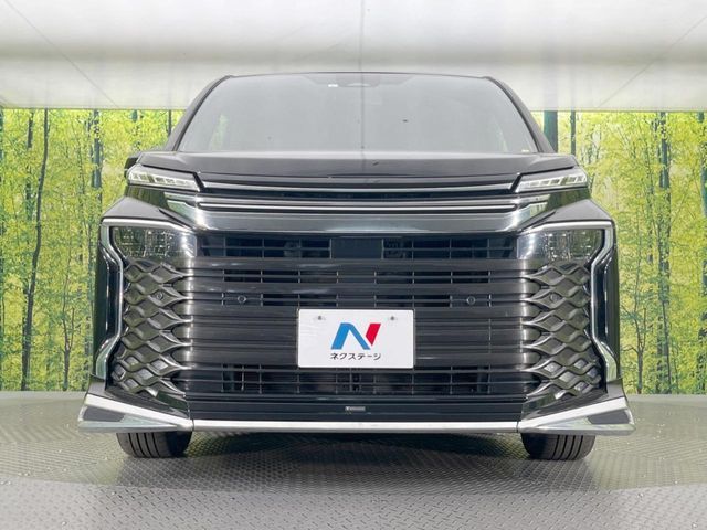 TOYOTA VOXY HYBRID 2023