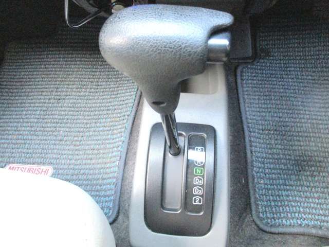 MITSUBISHI MINICA 2002