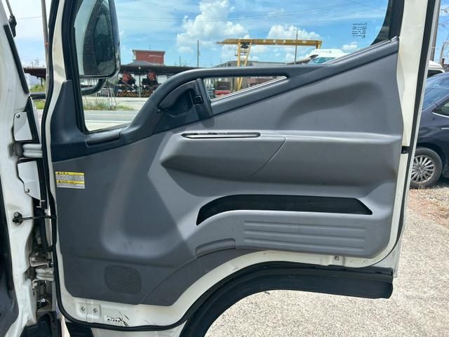 MITSUBISHI CANTER 2016