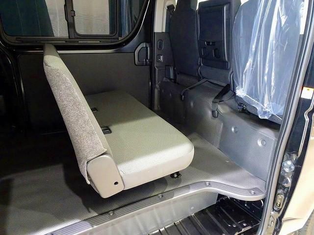 TOYOTA HIACE van 4WD 2025