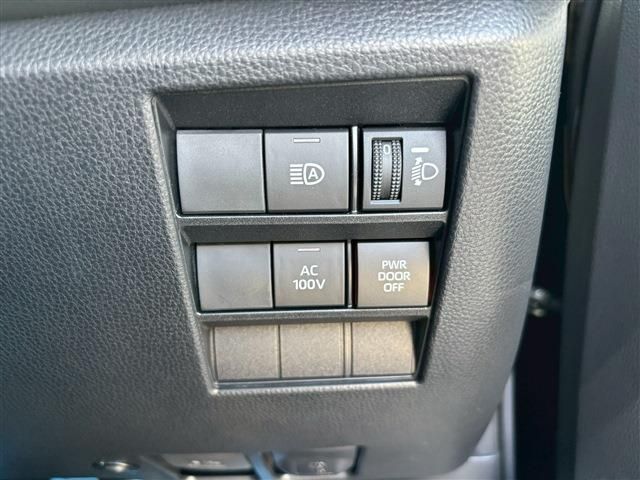 TOYOTA NOAH HYBRID 2023