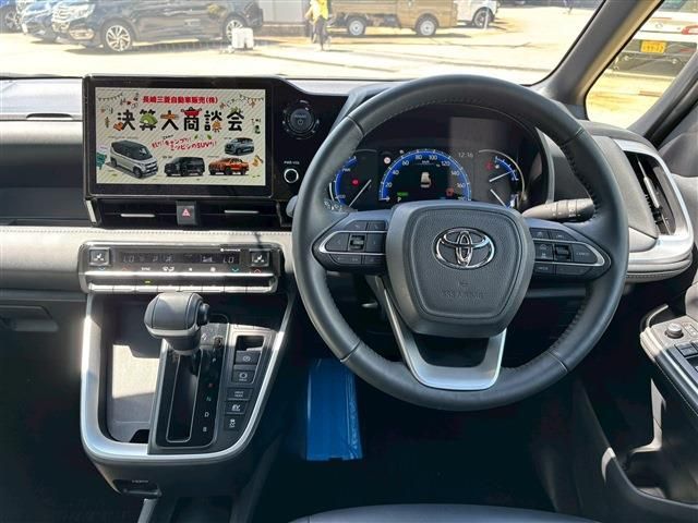 TOYOTA NOAH HYBRID 2023