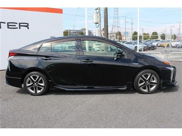 TOYOTA PRIUS 2019