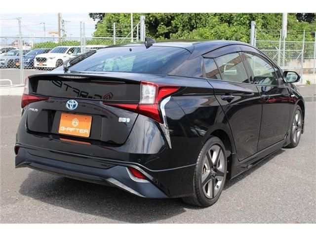 TOYOTA PRIUS 2019