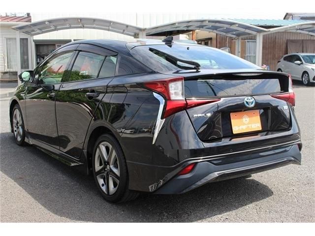 TOYOTA PRIUS 2019