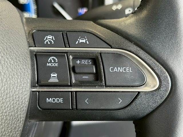 TOYOTA VOXY HYBRID 2022