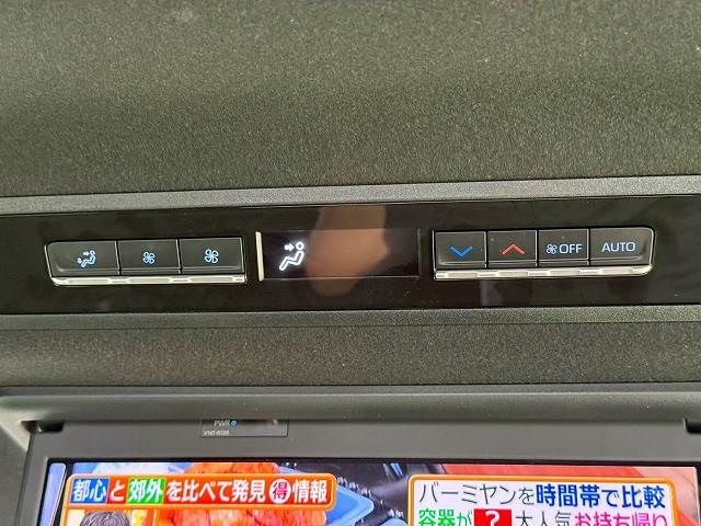 TOYOTA VOXY HYBRID 2022