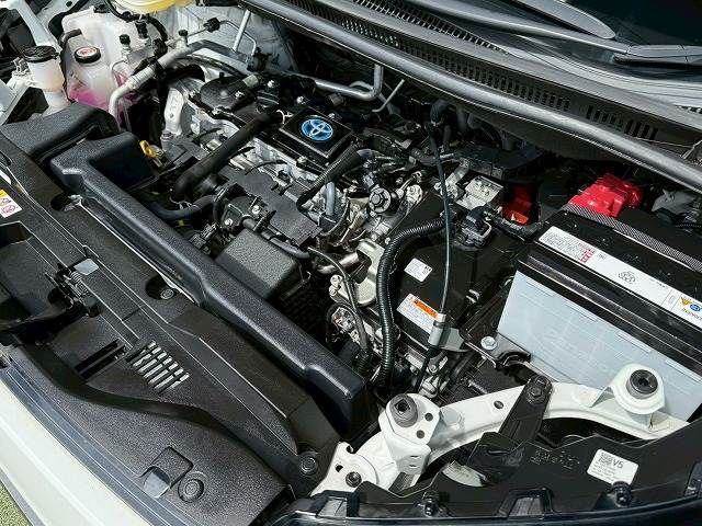 TOYOTA VOXY HYBRID 2022