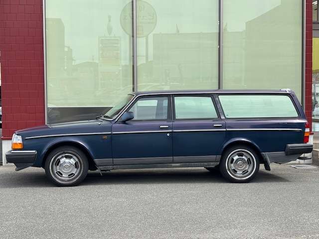 VOLVO VOLVO 240 ESTATE 1990