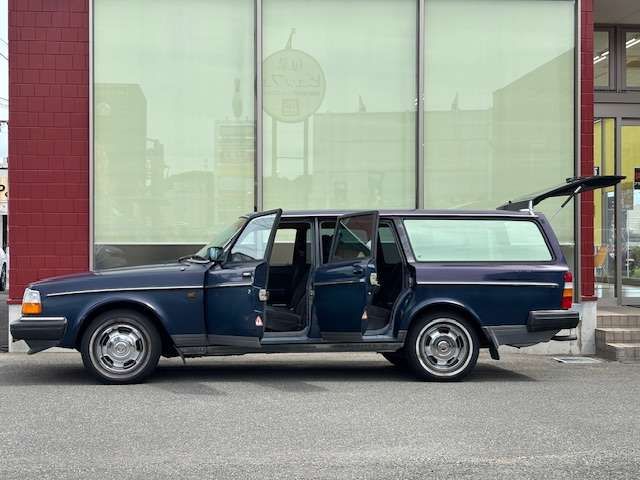VOLVO VOLVO 240 ESTATE 1990