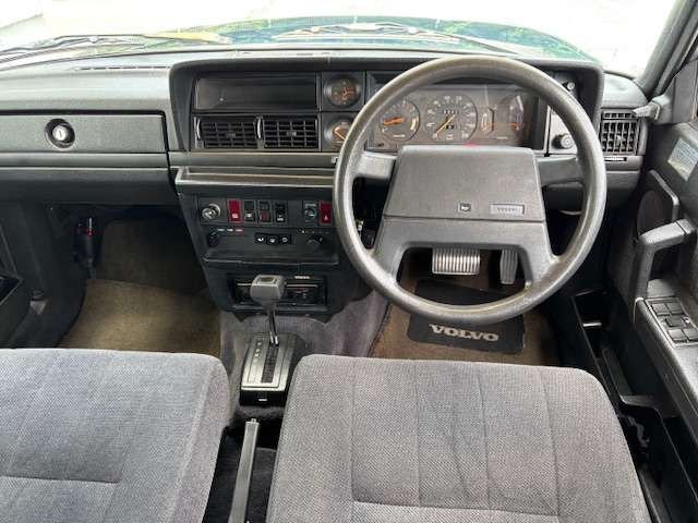VOLVO VOLVO 240 ESTATE 1990