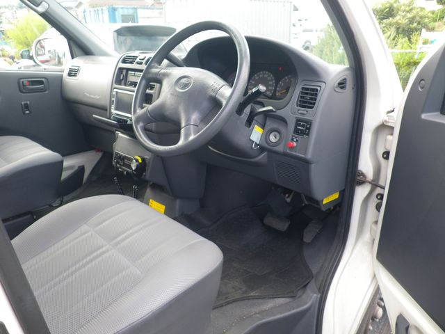 TOYOTA GRANVIA 2004