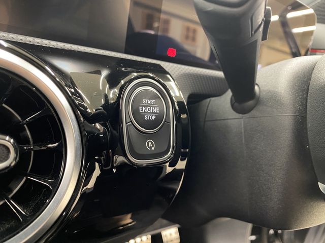 MERCEDES BENZ MERCEDES BENZ A class 2020