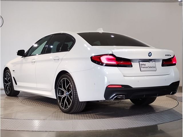 BMW BMW 5series sedan 2022