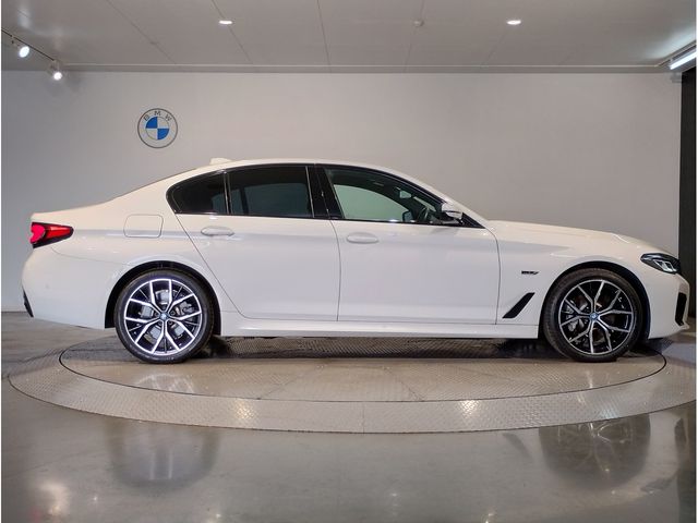 BMW BMW 5series sedan 2022